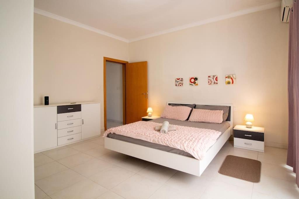 Modern Apt In The Heart Of Maltese Nightlife San Giuliano Esterno foto