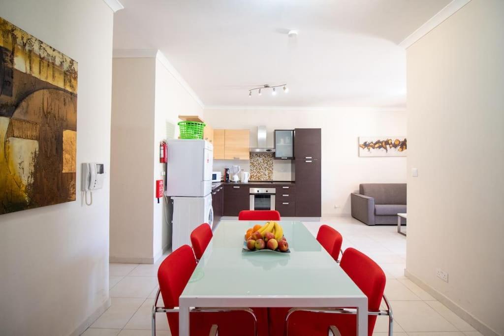 Modern Apt In The Heart Of Maltese Nightlife San Giuliano Esterno foto