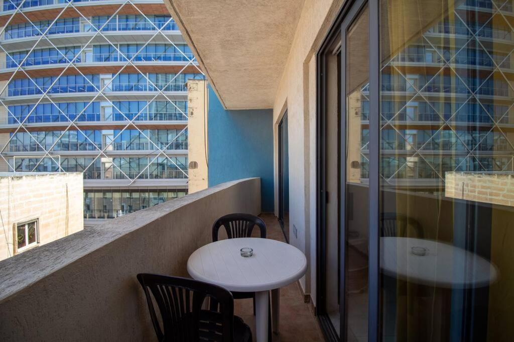 Modern Apt In The Heart Of Maltese Nightlife San Giuliano Esterno foto