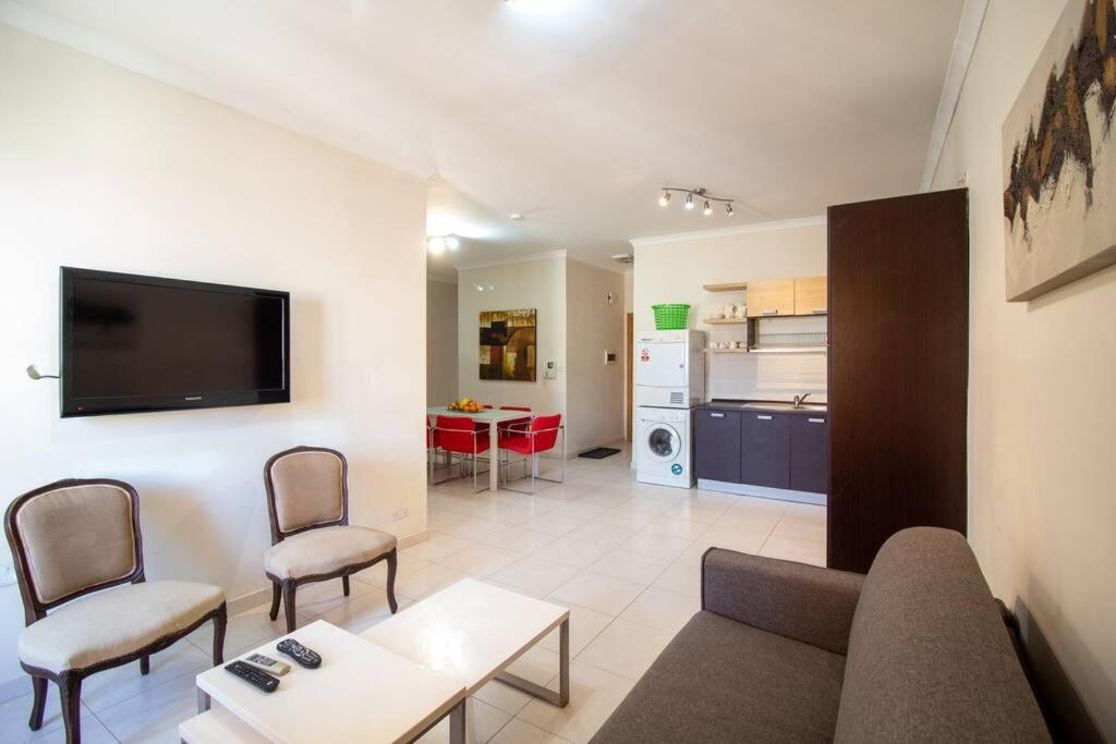 Modern Apt In The Heart Of Maltese Nightlife San Giuliano Esterno foto