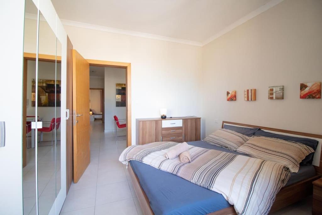 Modern Apt In The Heart Of Maltese Nightlife San Giuliano Esterno foto